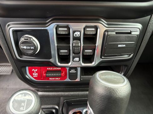 Used 2023 Jeep Gladiator Mojave w/ LED Lighting Group AWD/4WD image 37