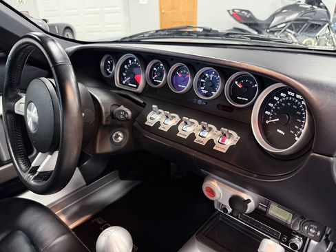 Used 2006 Ford GT RWD image 22