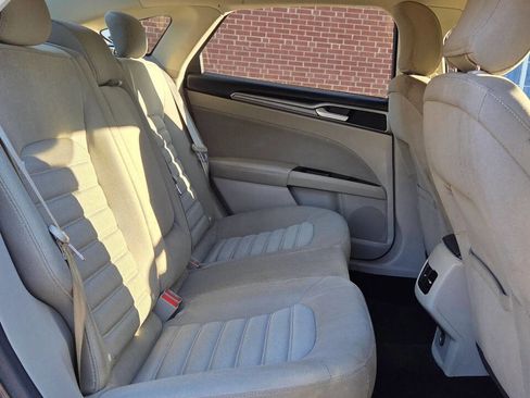 Used 2017 Ford Fusion SE image 14