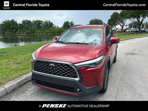 Used 2022 Toyota Corolla Cross XLE FWD image 1