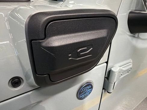 Used 2024 Jeep Wrangler Unlimited AWD/4WD image 30