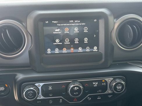 Used 2023 Jeep Gladiator Sport AWD/4WD image 25