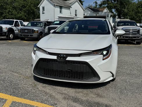 Used 2022 Toyota Corolla LE image 2
