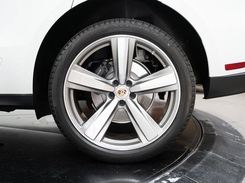 Used 2024 Porsche Macan image 21