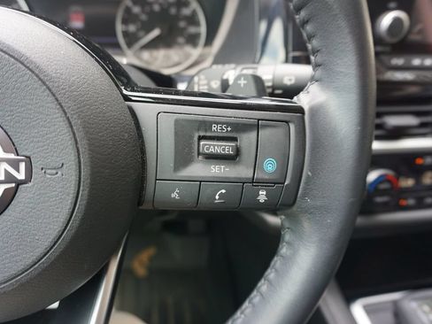Used 2022 Nissan Pathfinder SV FWD image 9