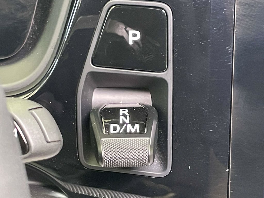 Certified 2024 Porsche Cayenne AWD/4WD image 33