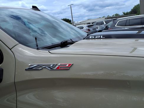 Used 2022 Chevrolet Silverado 1500 ZR2 w/ Technology Package AWD/4WD image 9