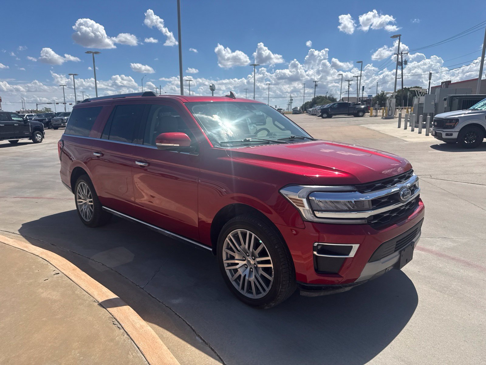 Certified 2022 Ford Expedition Max Limited RWD image 3