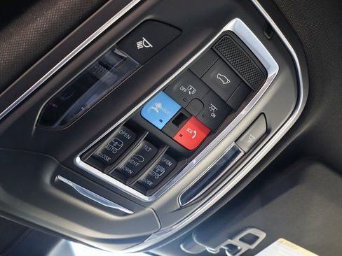 New 2025 Jeep Grand Cherokee Limited w/ Luxury Tech Group II AWD/4WD image 38