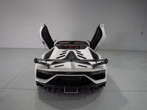 Used 2020 Lamborghini Aventador SVJ AWD/4WD image 17