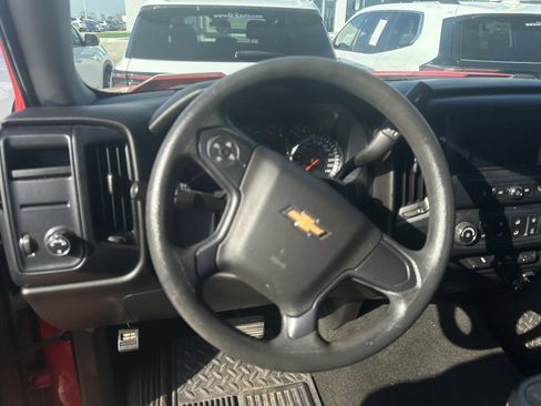 Used 2018 Chevrolet Silverado 1500 Custom w/ Custom Value Package image 11