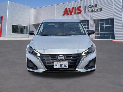 Used 2025 Nissan Altima 2.5 SV FWD image 2