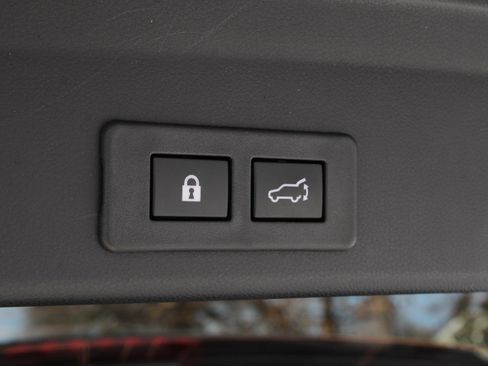 Used 2025 Subaru Ascent Bronze Edition image 9