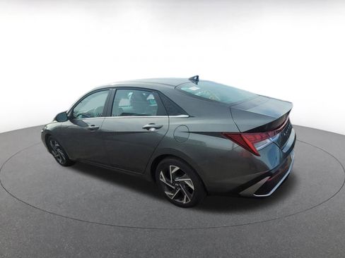 Used 2025 Hyundai Elantra Limited image 5
