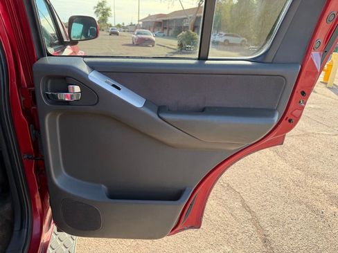 Used 2011 Nissan Pathfinder SV image 18