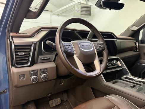 Used 2025 GMC Sierra 2500 Denali w/ Technology Package AWD/4WD image 4