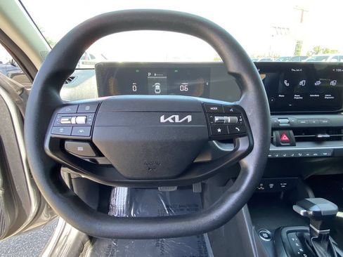 Used 2025 Kia K4 FWD image 26