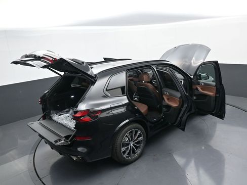 New 2026 BMW X5 xDrive40i w/ M Sport Package AWD/4WD image 43