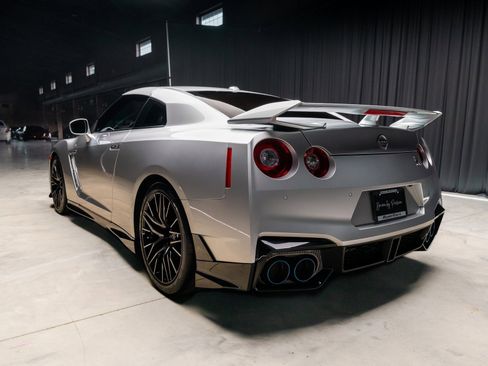 Used 2024 Nissan GT-R Premium w/ Floor Mat Package image 31