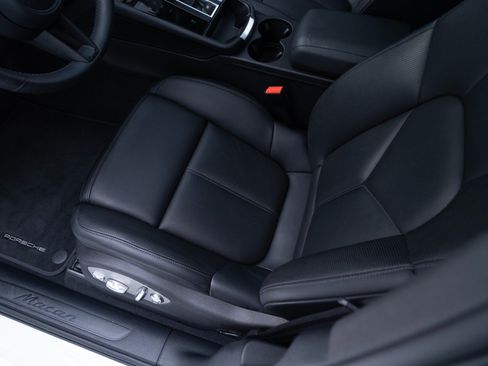 Certified 2026 Porsche Macan AWD/4WD image 14