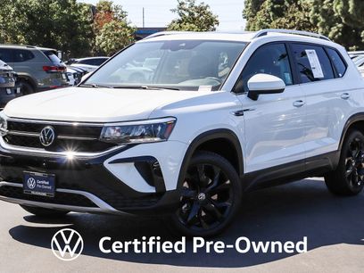 Used 2023 Volkswagen Taos SE w/ Panoramic Sunroof Package