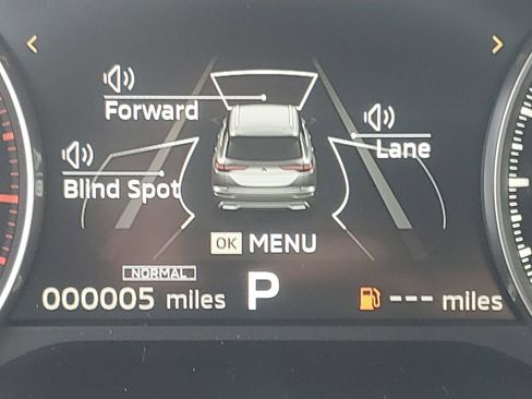 New 2026 Mitsubishi Outlander LE AWD/4WD image 35