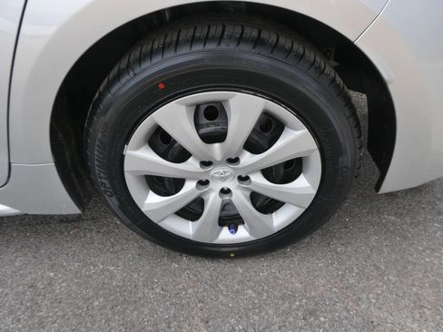 Used 2021 Toyota Corolla LE image 30