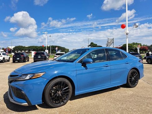 Used 2024 Toyota Camry XSE FWD image 9