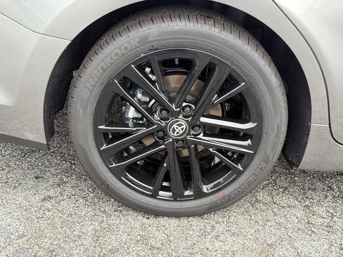New 2026 Toyota Camry Hybrid FWD image 17