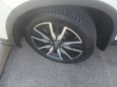 Used 2019 Honda Pilot Touring image 5