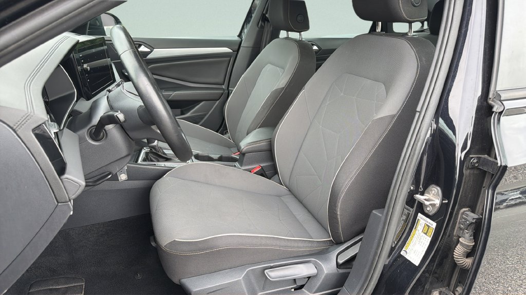 Certified 2025 Volkswagen Jetta Sport FWD image 27