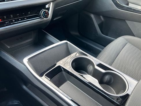 Used 2025 Chevrolet Equinox LT image 36