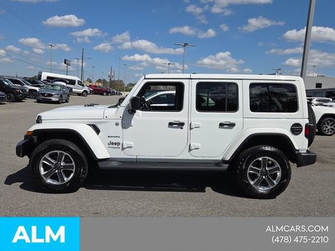 Used 2022 Jeep Wrangler Unlimited Sahara w/ Cold Weather Group AWD/4WD image 4