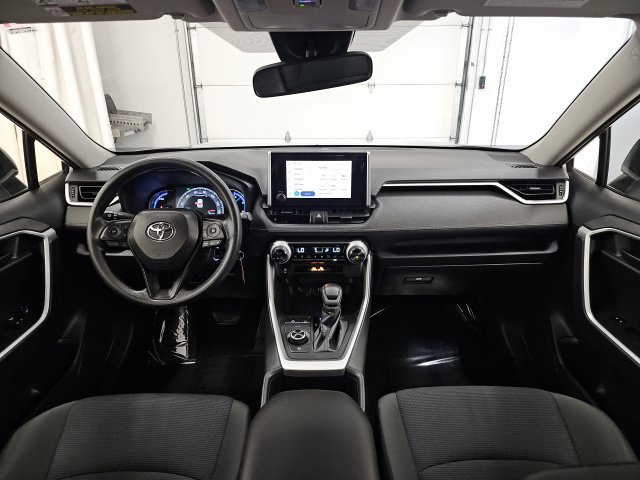 Certified 2025 Toyota RAV4 LE AWD/4WD image 31