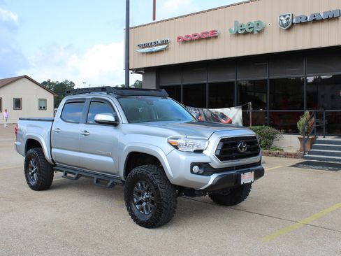 Used 2023 Toyota Tacoma SR5 AWD/4WD image 4