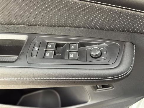 New 2026 Volkswagen Atlas SE FWD image 17