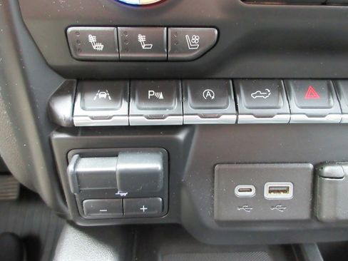 Certified 2020 GMC Sierra 1500 AT4 w/ AT4 Premium Package AWD/4WD image 36