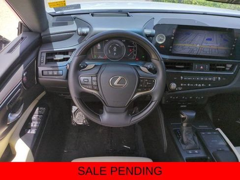 Certified 2022 Lexus ES 300h Ultra Luxury w/ Accessory Package 2 FWD image 15