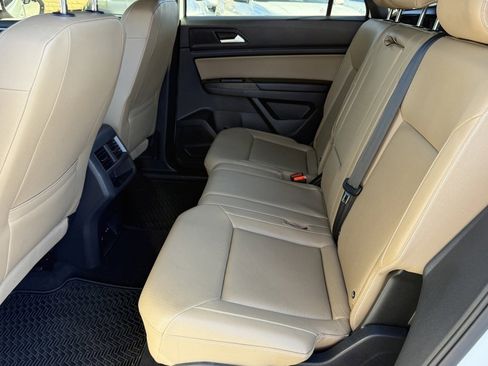 Used 2020 Volkswagen Atlas Cross Sport SE image 25