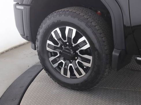 Used 2024 GMC Sierra 2500 Denali Ultimate AWD/4WD image 13