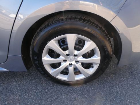Used 2021 Toyota Corolla LE image 30