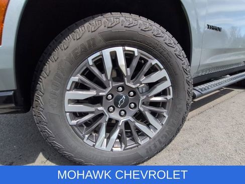 Used 2025 Chevrolet Tahoe Z71 w/ Comfort Package AWD/4WD image 34