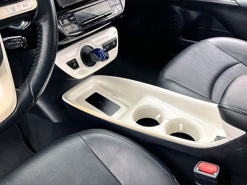 Used 2016 Toyota Prius Three Touring image 14