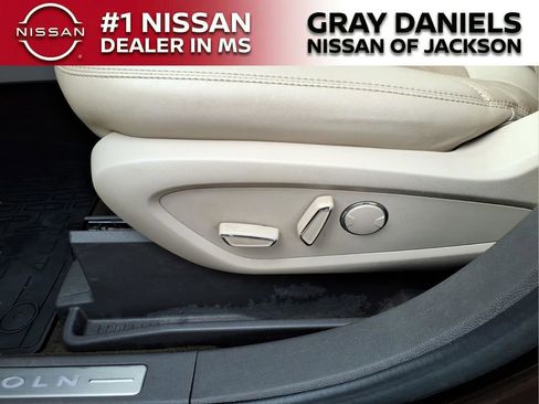 Used 2020 Lincoln Nautilus Reserve w/ Equipment Group 202A image 13