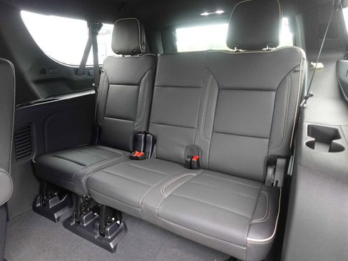New 2025 Chevrolet Suburban Premier AWD/4WD image 30