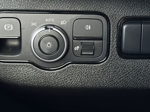 Used 2024 Mercedes-Benz eSprinter 170 Cargo image 26