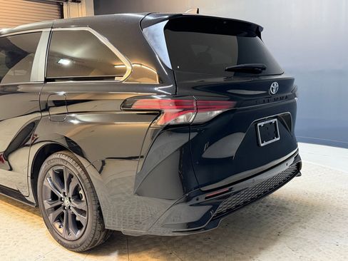 Used 2023 Toyota Sienna XSE FWD image 23