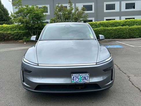 Used 2026 Tesla Model Y Long Range AWD/4WD image 2