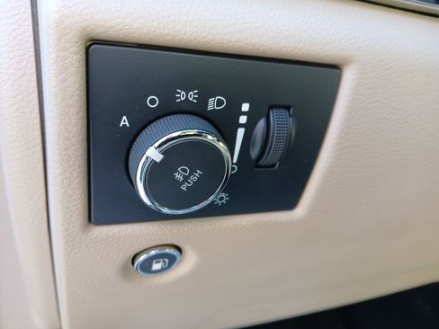 Certified 2022 Jeep Grand Cherokee Limited w/ Trailer Tow Group IV image 36