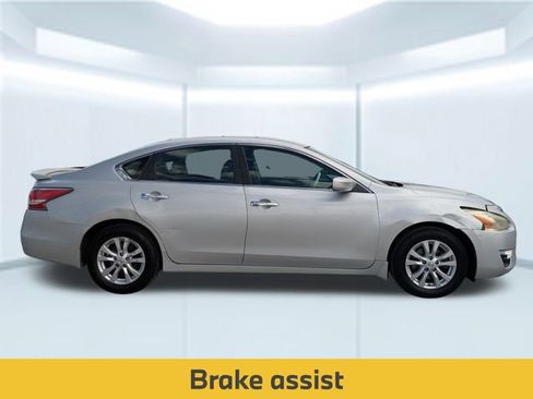 Used 2014 Nissan Altima 2.5 S w/ Sport Value Package image 8